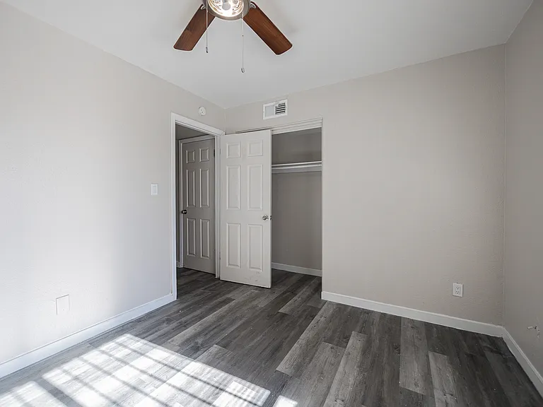 1703 W Mountain View Rd — Photo 40