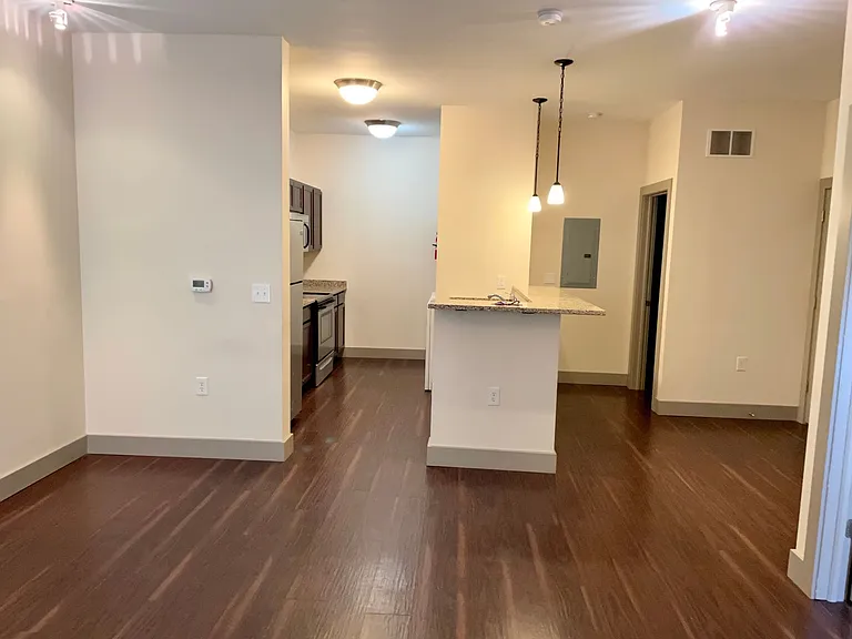 631 N College Ave — Photo 19