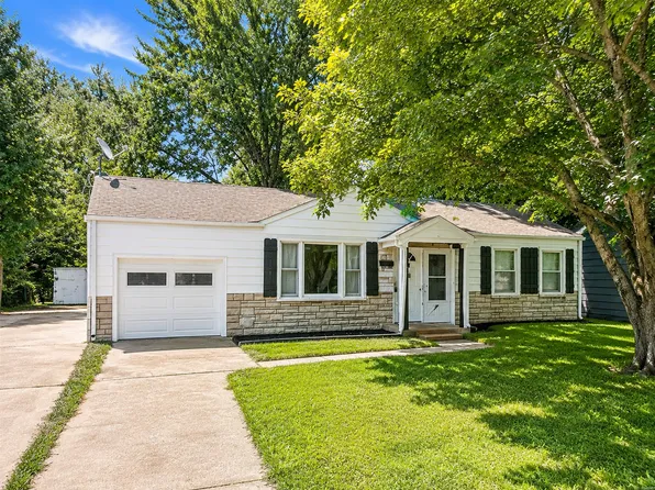 9802 Dennis Dr, Saint Louis, MO 63136
