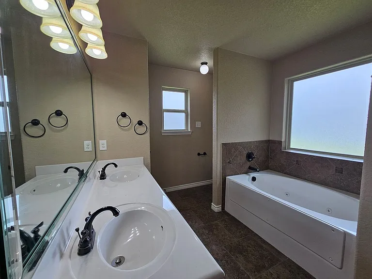 6211 Newcastle Dr — Photo 19