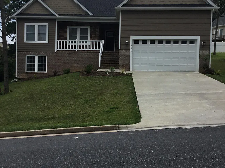2270 Crystal Ln — Photo 1