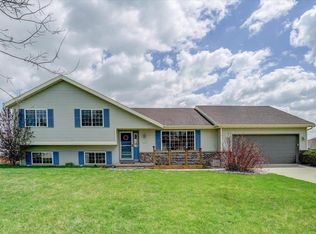 105 Weybridge Dr, Sun Prairie, WI 53590