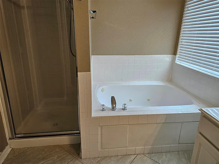 27182 Kings Manor Dr S — Photo 21