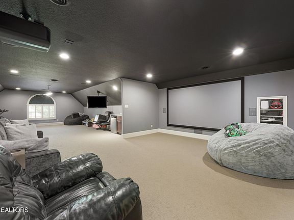 5th image of 267 Savannah Park Dr