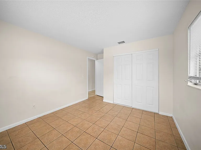 5553 5th Ave — Photo 14