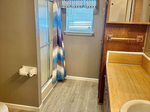 718 W 6th St, Kiowa, OK 74553