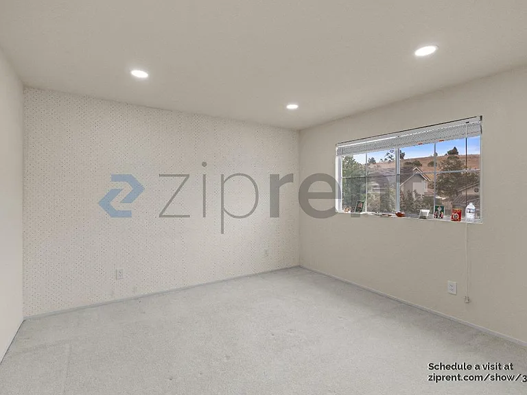 1001 Sandhurst Dr — Photo 23