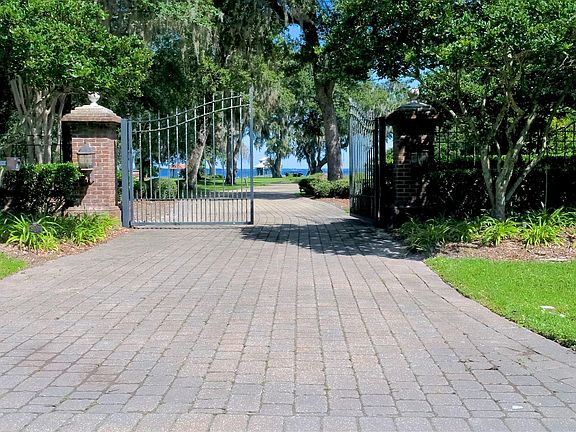 5th image of 3553 Beauclerc Cir N