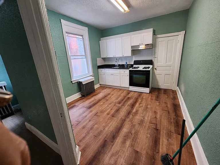 3926 N Franklin St — Photo 2