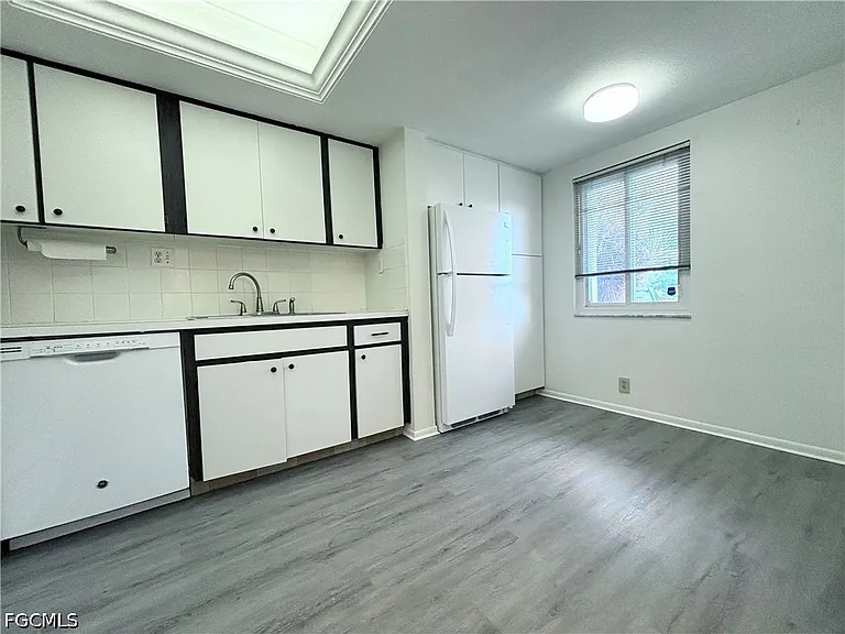 2264 Winkler Ave #107 — Photo 4