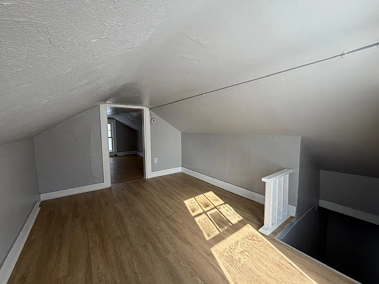 533 W Greene St — Photo 11