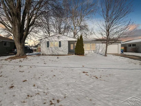 2340 Plainview Dr, Saginaw, MI 48603