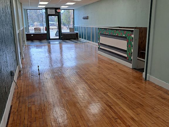 3rd image of 21932 Lakeshore Blvd