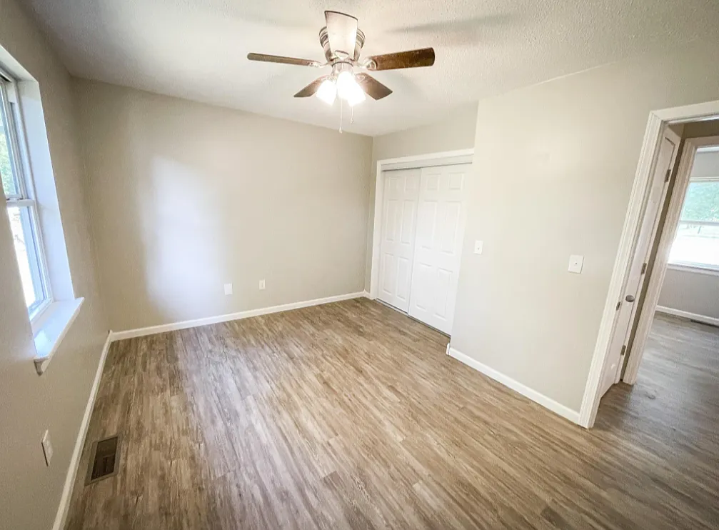 3 bed, 1080 sqft, $1,500 — Photo 2
