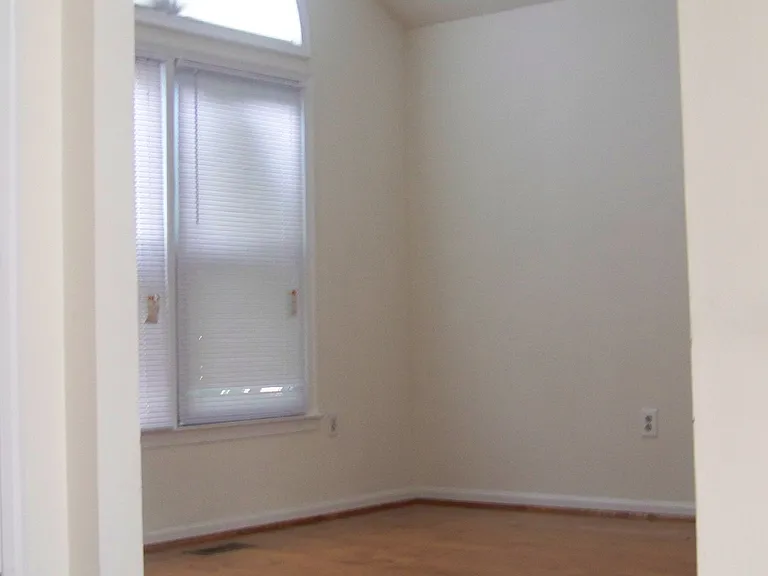 14208 Greenview Dr — Photo 7