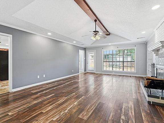 5th image of 18 Blue Mountain Dr