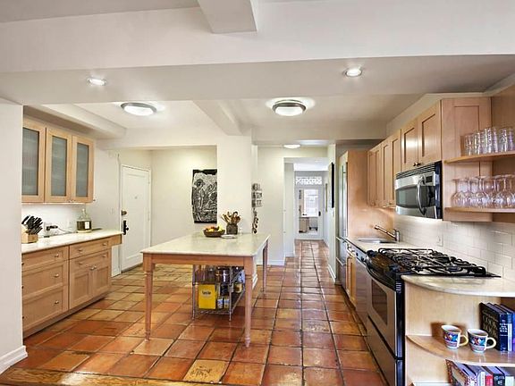 4th image of 410 W 24th St APT 12B