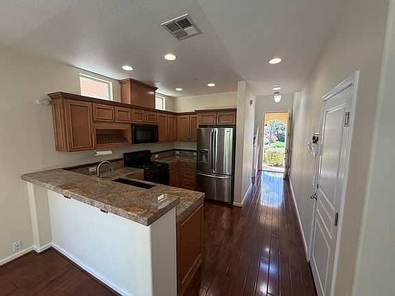 4th image of 5028 Ocean Ln