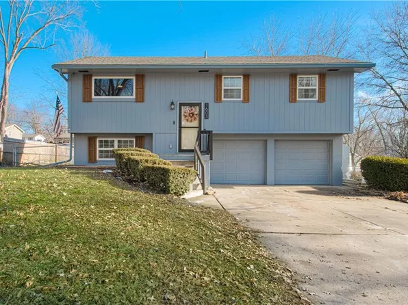 1603 S Skyline Dr, Liberty, MO 64068