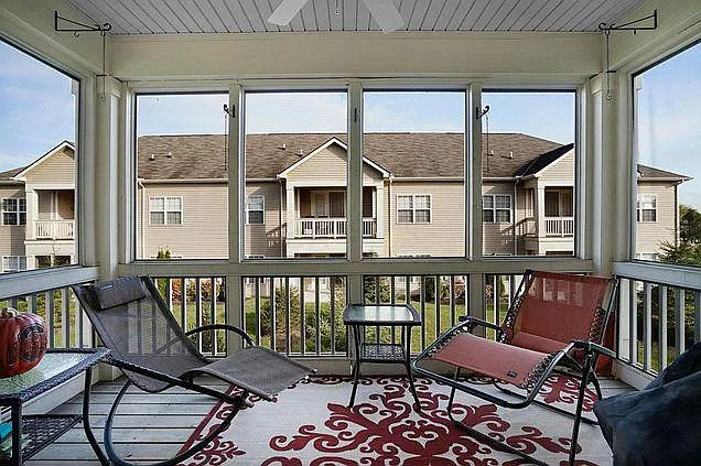 Luxurious patio w/ view. Furniture included