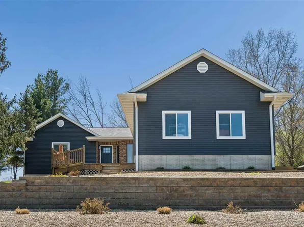 2698 Hidden Valley Trl NE, Solon, IA 52333