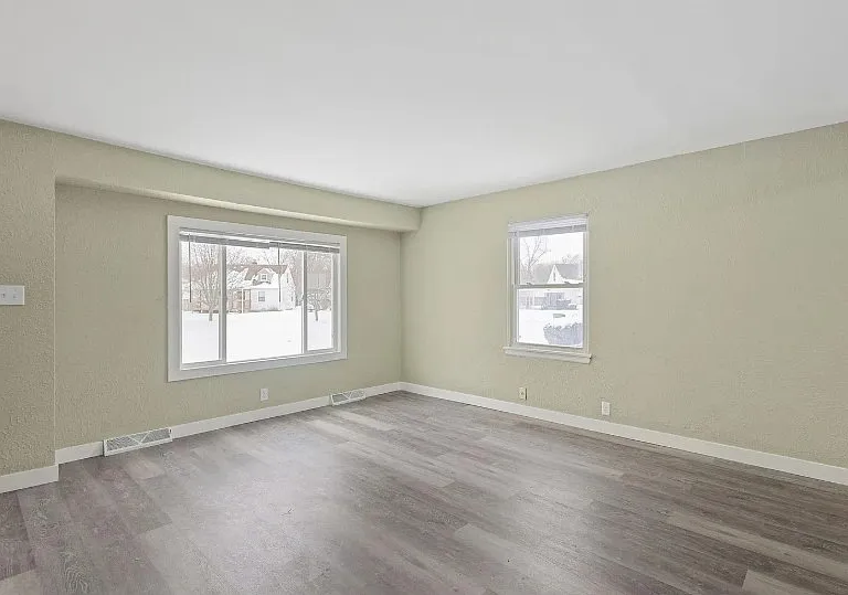 1031 Good Pl — Photo 5
