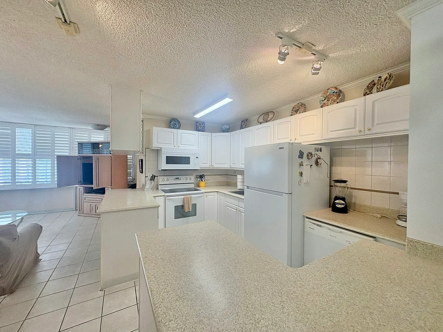 2415 Ala Wai Boulevard — Photo 4