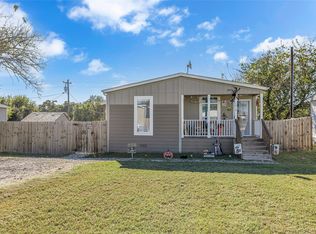 1517 Lark Ct, Azle, TX 76020