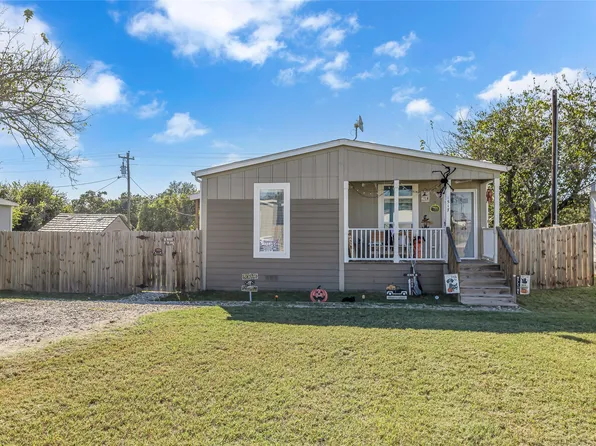 1517 Lark Ct, Azle, TX 76020