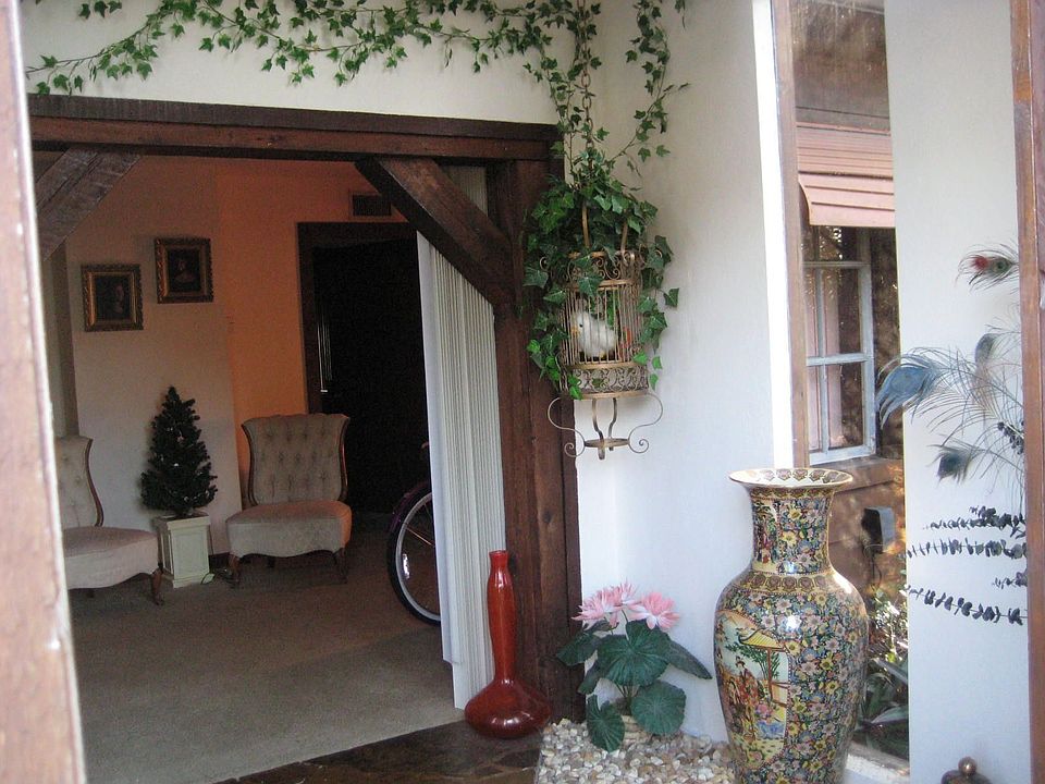 2nd image of 122 Hotel St