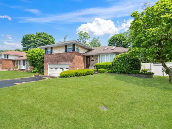 18 Birchwood Park Drive, Syosset, NY 11791