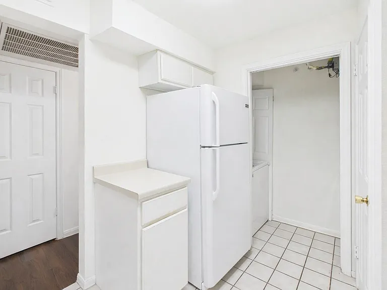 501 W 26th St #314 — Photo 17