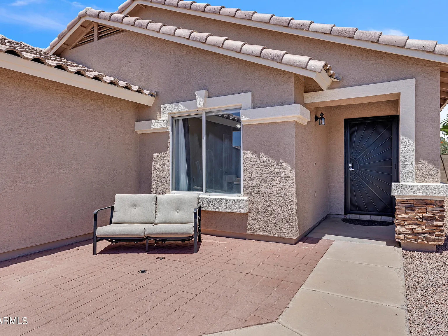 4 bed, 2.0 bath, 1590 sqft, $2,400 — Photo 2