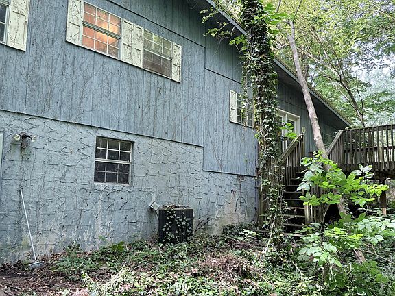 4th image of 1017 Hillcrest Rd