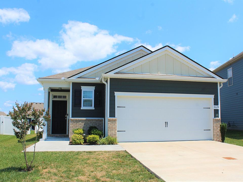 Single level, 3 bedrooms, 2 bathrooms