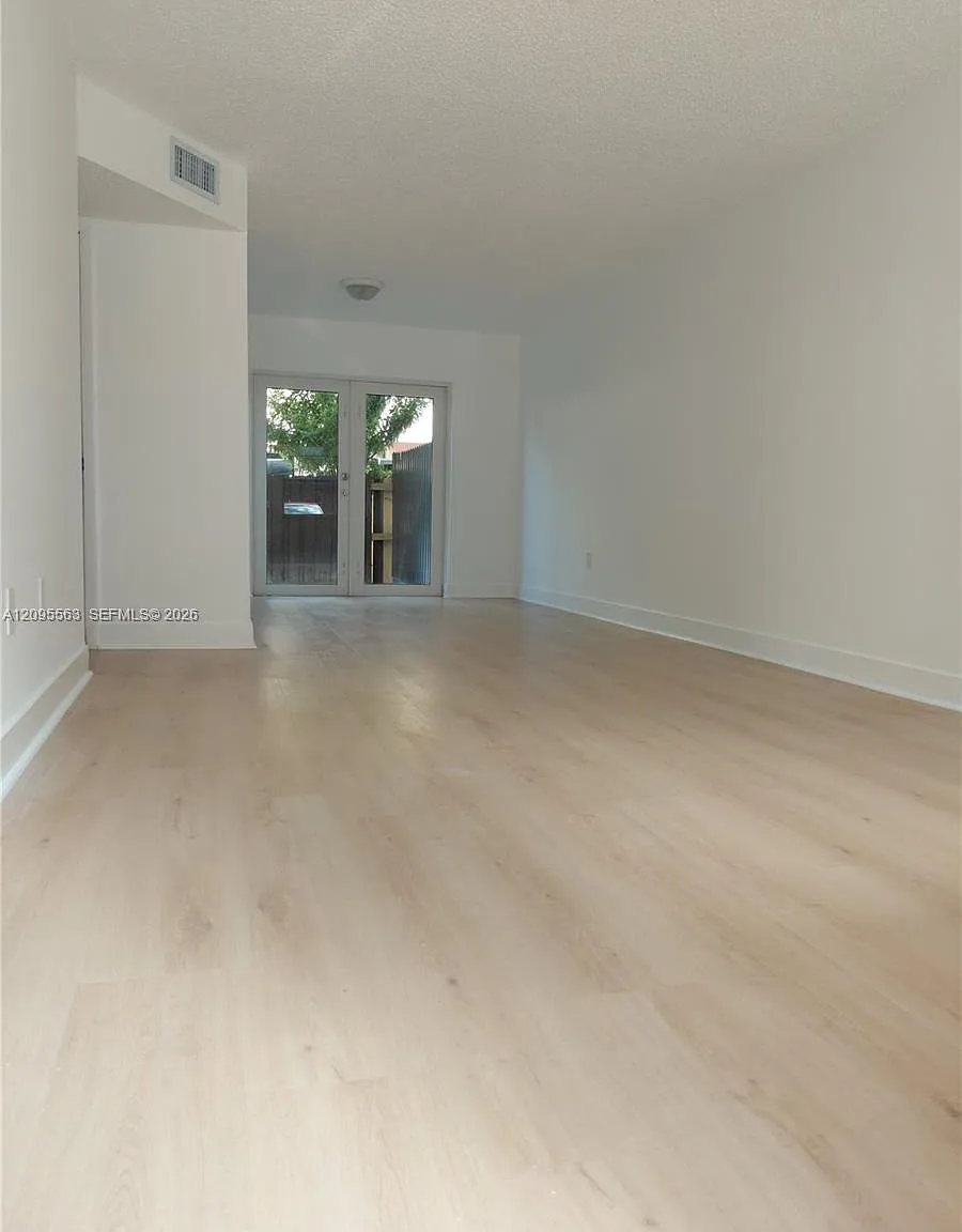 Las Villas Segovia Condo — Photo 1
