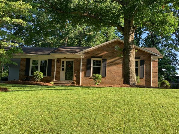 526 Hampton Dr