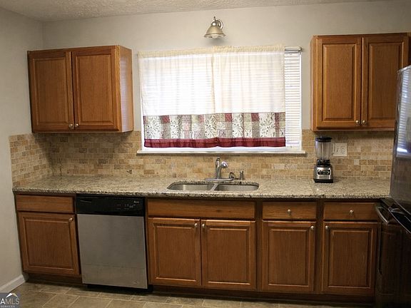 2nd image of 6560 Woodford Rd