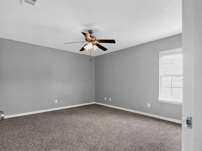 451 Eisenhower Dr — Photo 22
