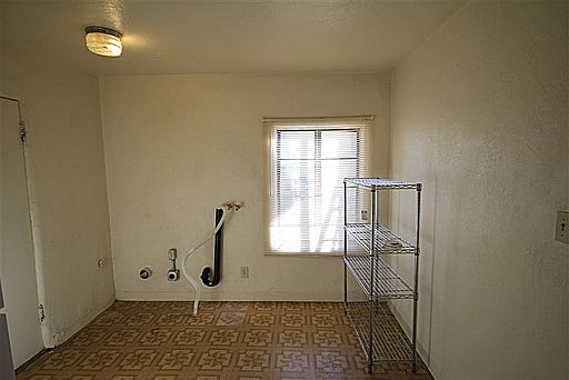 5th image of 1524 E Clarendon Ave