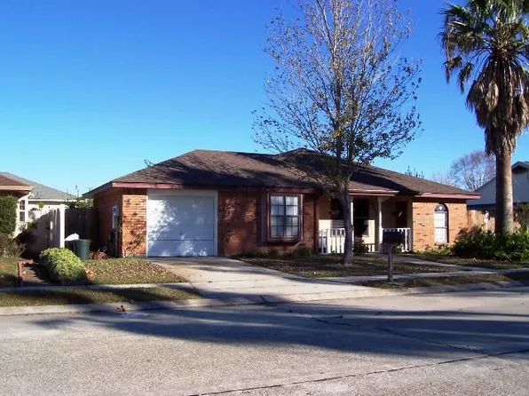 2065 Saulet Pl, Harvey, LA 70058