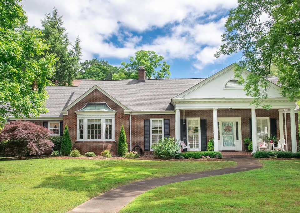 1st image of 205 Hilldale Dr