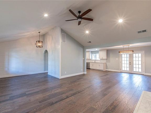 5th image of 3206 Willow Creek Ct