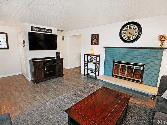 5th image of 257 NE Silver Pine Dr