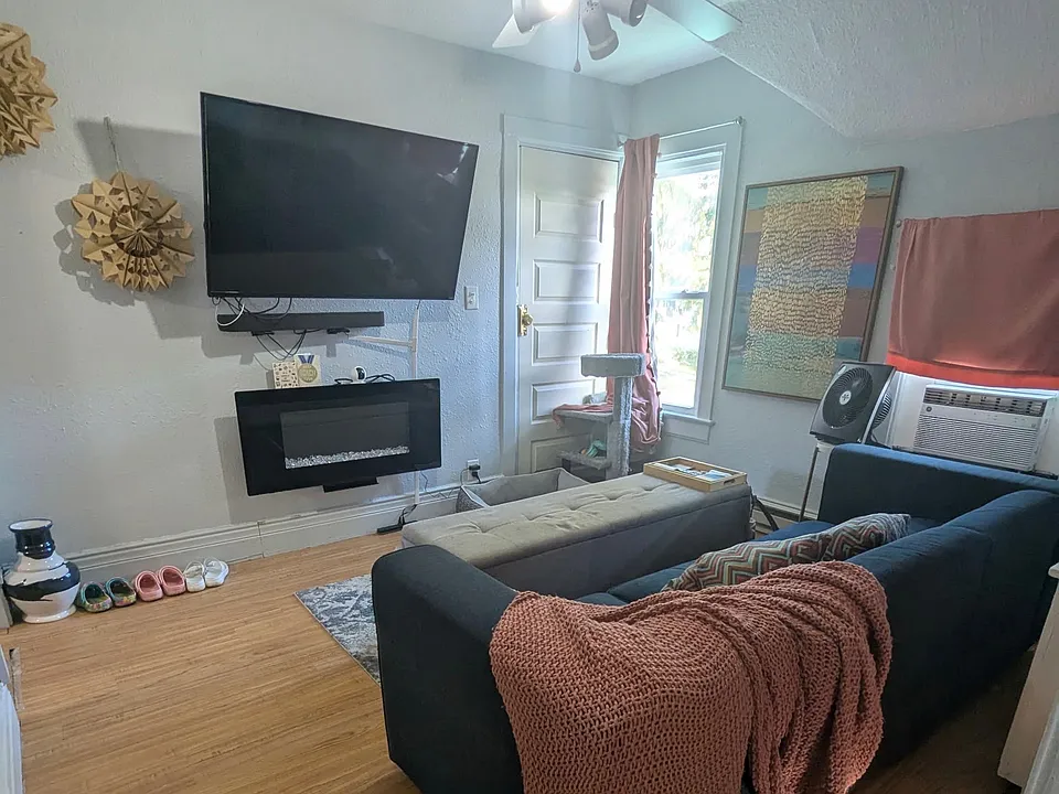 303 1/2 N Rankin St #1/2