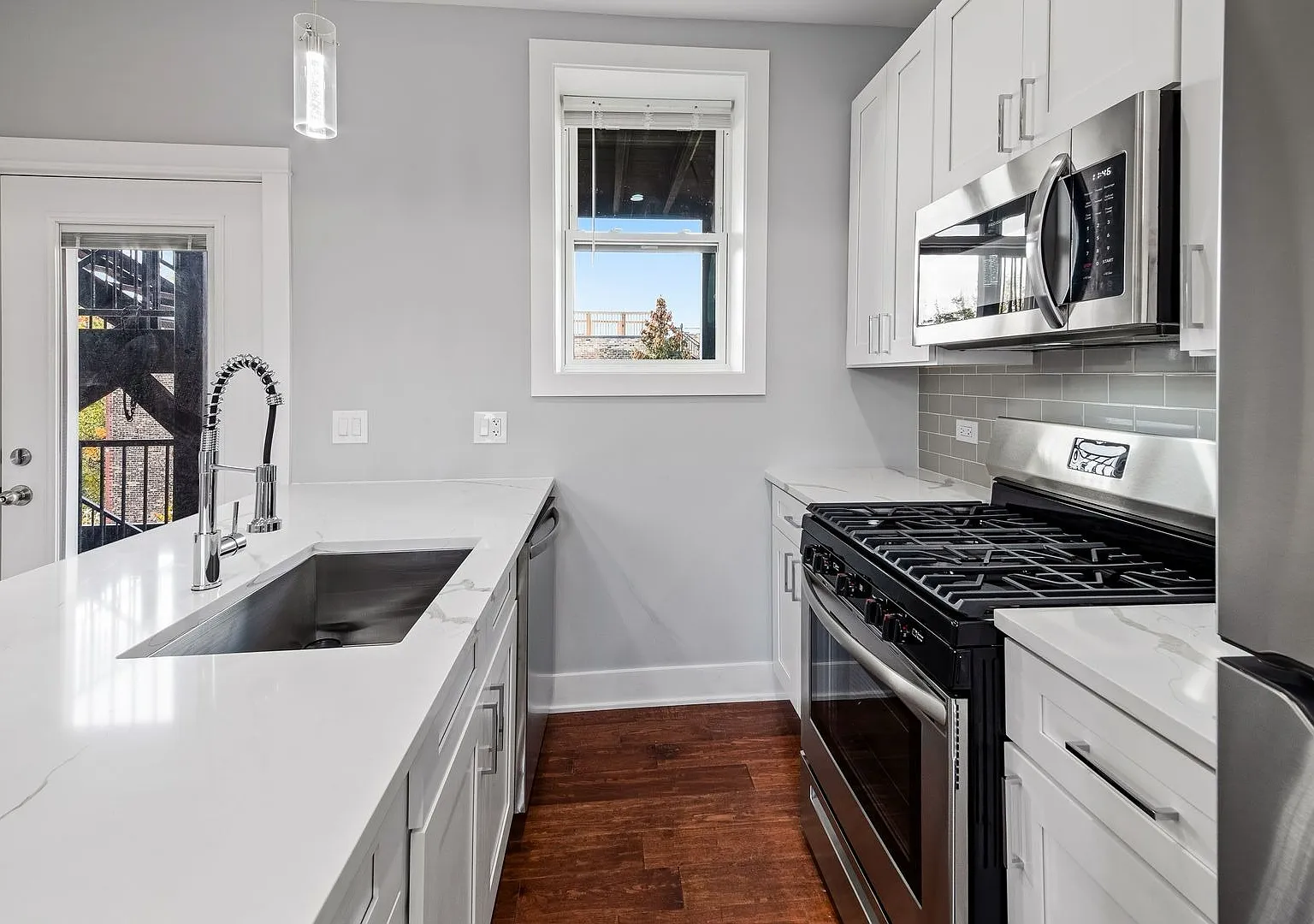 Rehabbed, Gorgeous 1bd/1.5bth, Huge Private Deck, Avail 9/1! — Photo 2