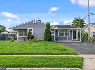 47 Glenwood Ln, Levittown, PA 19055