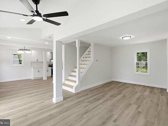 5th image of 164 Maple Ave