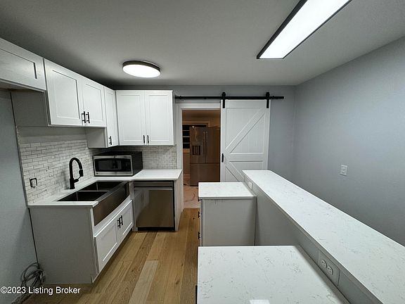 3rd image of 2916 Bowman Ave