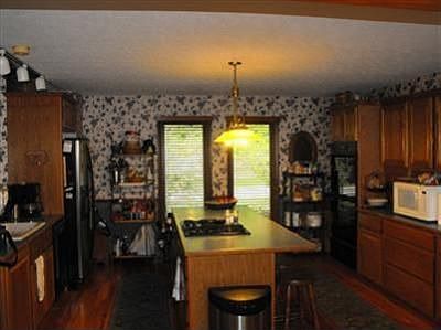 4th image of 7580 W Lake Blvd